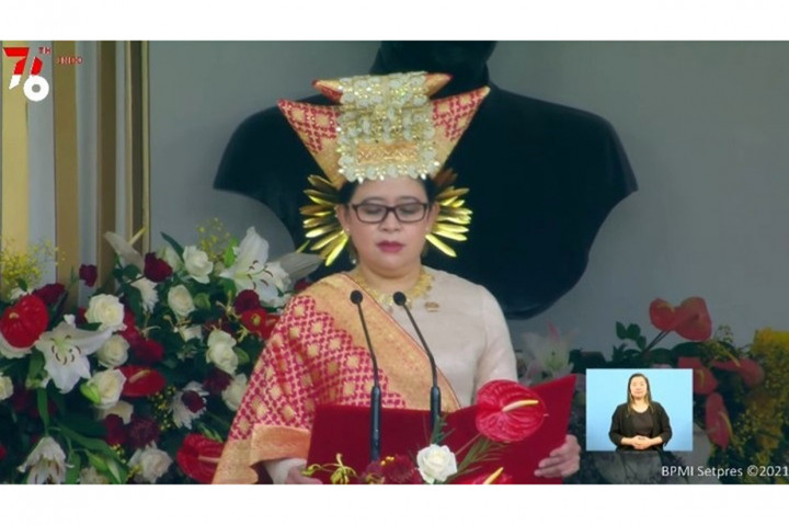 Ketua DPR Puan Maharani mengenakan pakain adat Budo Kanduang asal Lintau, Tanah Datar, Sumatra Barat.