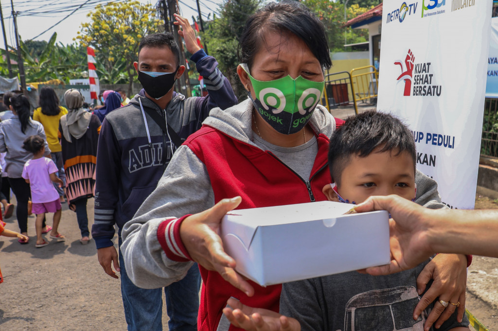 Selain itu, Media Group menyelenggarakan upacara sederhana di ruang Newsroom Metro TV. Upacara dilakukan dengan menerapkan protokol kesehatan yang ketat.