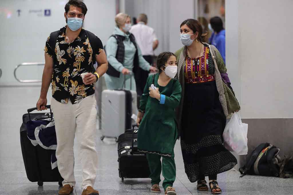 Sekitar 131 orang yang telah dievakuasi oleh pesawat militer Jerman dari bandara Kabul ke ibu kota Uzbekistan, Tashkent, tiba di Jerman beberapa jam setelah meninggalkan Afghanistan.