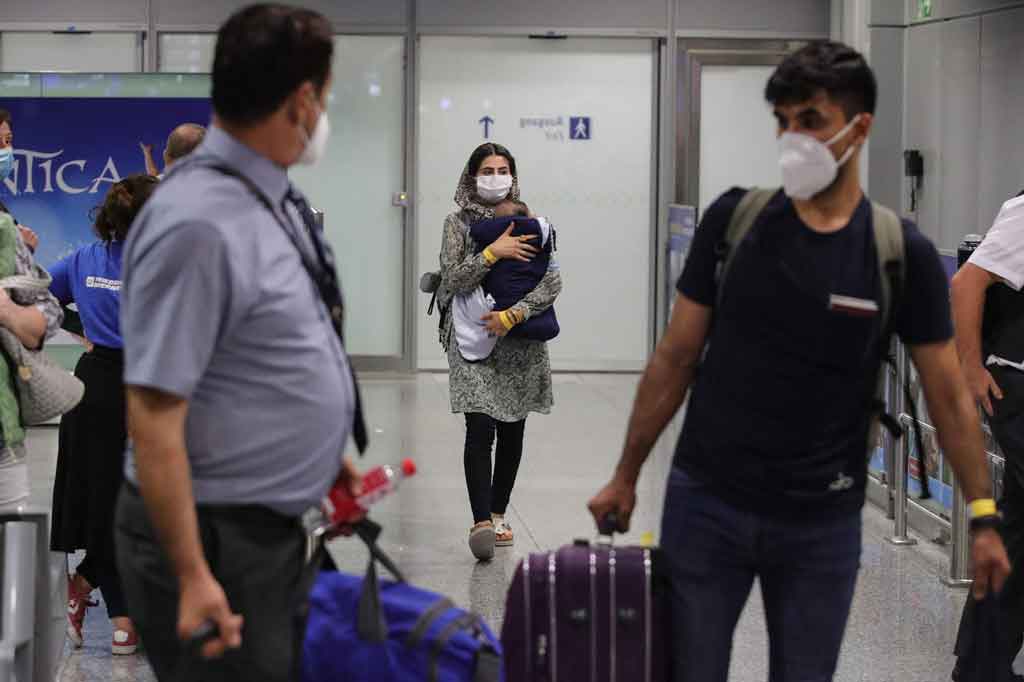 Maskapai penerbangan Jerman Lufthansa melakukan penerbangan khusus untuk menerbangkan pengungsi dari Tashkent. Pesawat akan melakukan lebih banyak penerbangan seperti itu dalam beberapa hari ke depan dalam kerangka jembatan udara dalam koordinasi dengan pemerintah Jerman. Penerbangan juga dijadwalkan berangkat dari ibu kota Qatar, Doha serta negara-negara tetangga lainnya.
