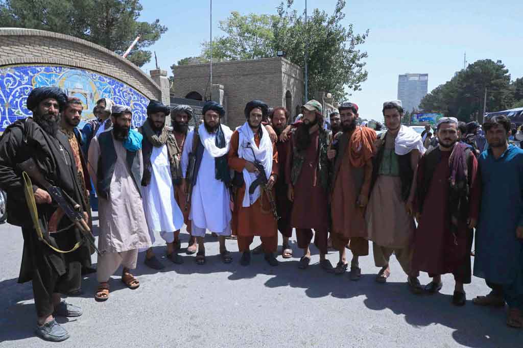 Namun, masa depan jangka panjang mereka tetap tidak pasti.

 Di bawah hukum syariah versi garis keras yang diberlakukan Taliban ketika menguasai Afghanistan pada 1990-an, sebagian besar perempuan dan anak perempuan tidak diberikan akses pendidikan dan pekerjaan.