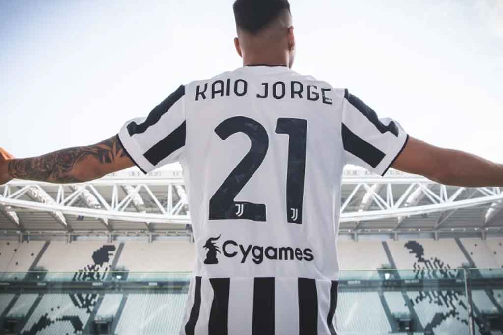 Juventus secara resmi telah menyelesaikan penandatanganan kontrak terhadap striker asal Brasil, Kaio Jorge dari Santos.