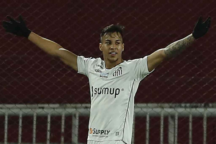 Kaio Jorge menandatangani kesepakatan hingga 2026 dengan klub Turin tersebut, Selasa, 17 Agustus 2021, dua pekan setelah Santos mengatakan Juventus telah menyetujui persyaratan untuk mengontrak pemain berusia 19 tahun tersebut.