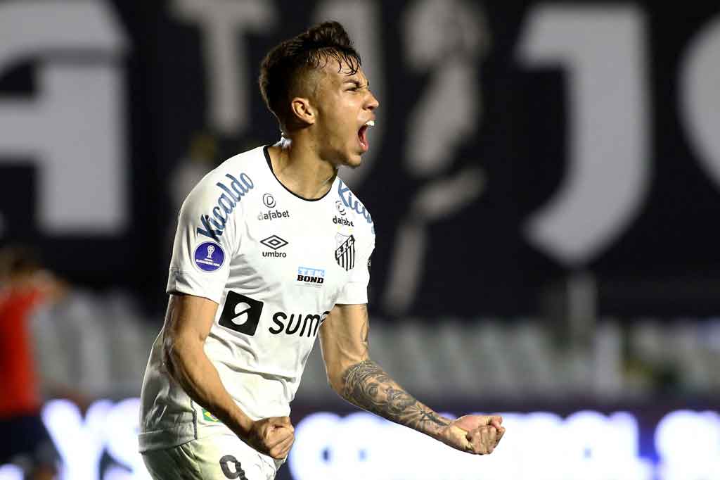 Media Italia melaporkan Juventus akan membayar hingga 4 juta euro (Rp67,4 miliar) untuk pemain tersebut.