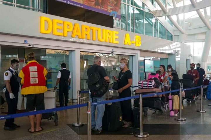 Sebagian besar, kata Taufan, WN Australia ada yang dari Bali, Medan, Jakarta dan Surabaya.
Sementara itu, Konsul Jenderal Australia di Bali Anthea Griffin dalam siaran persnya mengatakan bahwa pemerintah Australia telah bekerja sama dengan Pemerintah Indonesia dan Pemerintah Provinsi di Bali untuk memfasilitasi penerbangan komersial ke Australia dari Denpasar, Bali.