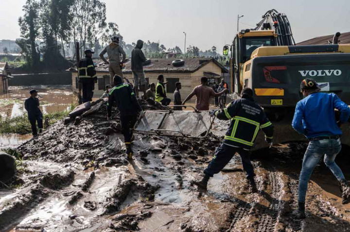 Sedikitnya tujuh orang meninggal dunia dalam banjir bandang yang melanda ibu kota Ethiopia, Addis Ababa, Rabu, 18 Agustus 2021. Banjir terjadi setelah hujan deras mengguyur wilayah tersebut.