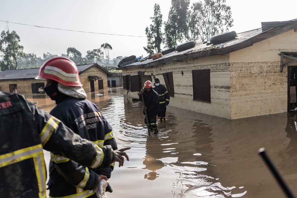 Wali Kota Adanech Abiebie mengatakan di Twitter setelah mengunjungi daerah yang terkena dampak bahwa telah terjadi kerusakan berat yang disebabkan oleh banjir, tanpa menjelaskan lebih lanjut.