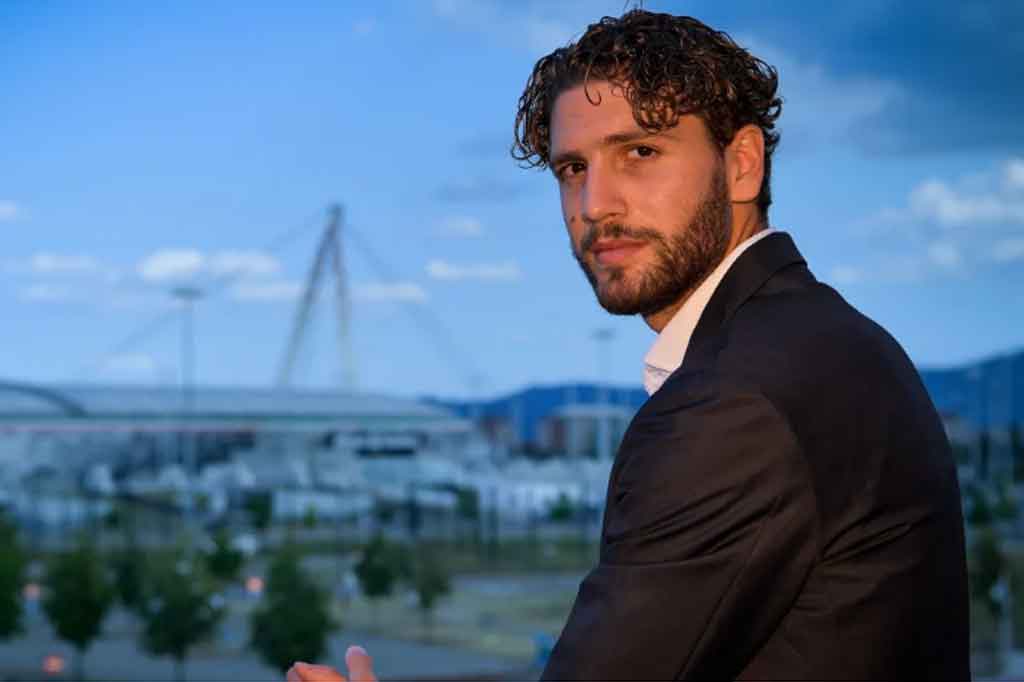 Juventus dilaporkan harus mengeluarkan 37,5 juta euro (sekitar Rp592 miliar), termasuk dana tambahan, untuk kesepakatan tersebut yang termasuk kewajiban untuk mempermanenkannya pada akhir musim 2022-23.