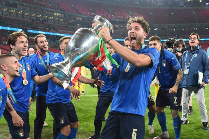 Gelandang timnas Italia tersebut menjadi salah satu pemain kunci saat membawa negaranya menjadi juara Piala Eropa (Euro) 2020. 