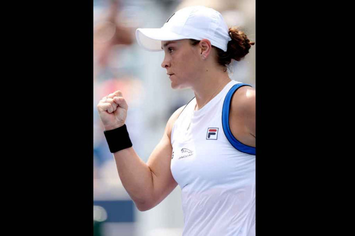 Petenis peringkat satu WTA Ashleigh Barty melenggang ke babak perempat final Cincinnati Masters 2021 usai mengalahkan juara bertahan Victoria Azarenka di 16 besar di Ohio, Amerika Serikat, Kamis, 19 Agustus 2021 siang waktu setempat.