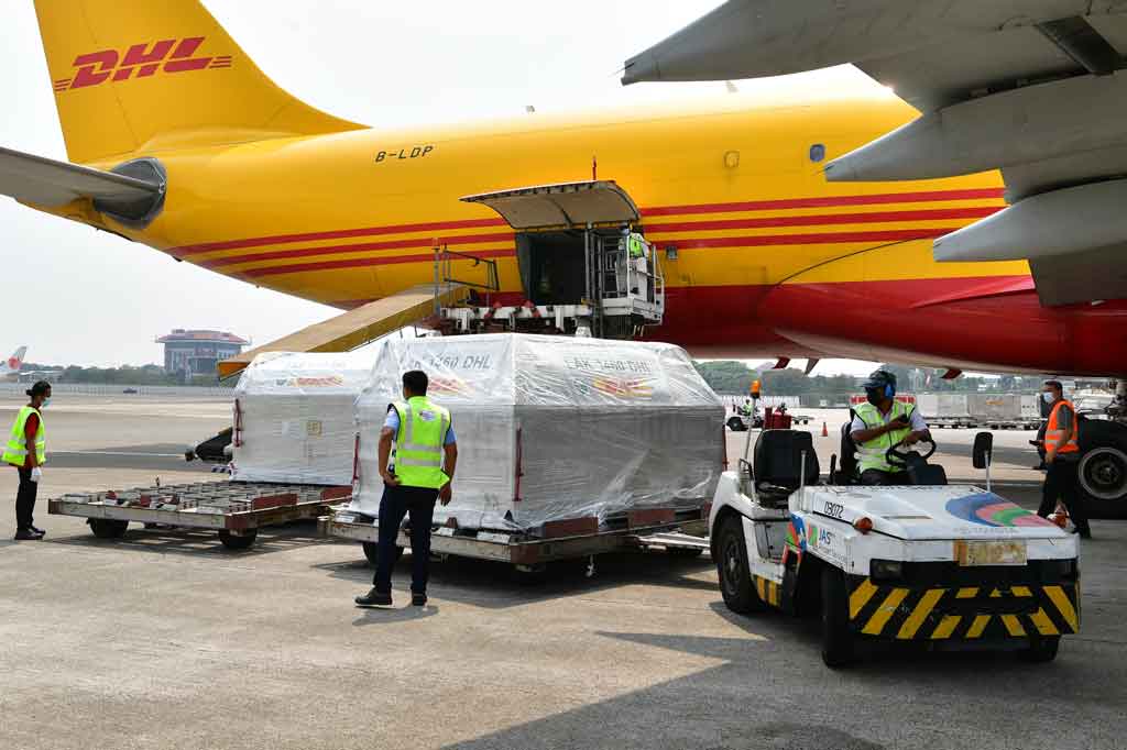 Vaksin Pfizer telah menerima emergency use authorization (EUA) dari Badan Pengawas Obat dan Makanan (Badan POM) pada Juli 2021.