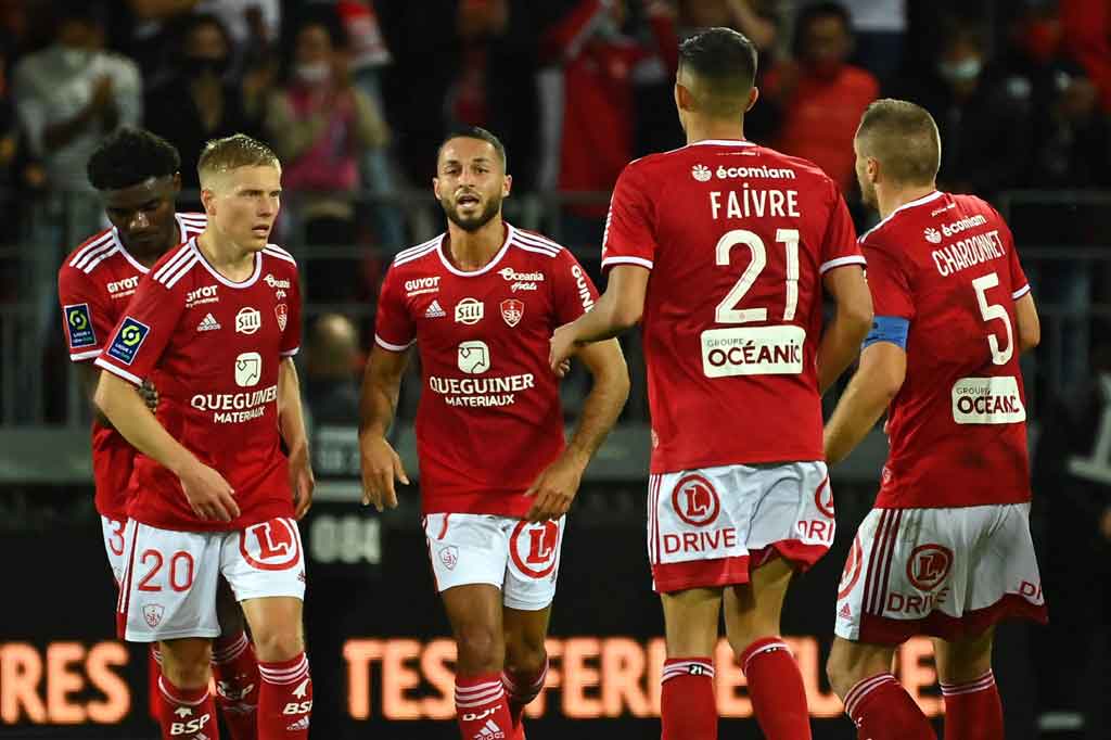 Tiga menit jelang turun minum tuan rumah sempat memperkecil ketertinggalan mereka saat umpan tumit manis dari Romain Faivre bisa dikejar oleh Franck Honorat yang menyelesaikannya dengan tembakan menyilang untuk menaklukkan kiper Keylor Navas dan membuat kedudukan jadi 1-2.