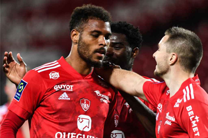 Brest mencetak gol balasan lagi pada menit ke-85 saat Faivre memperdaya Achraf Hakimi sebelum mengirimkan umpan silang berbahaya yang bisa dikendalikan Steve Mounie dengan dadanya sebelum menjebol gawang tim tamu.