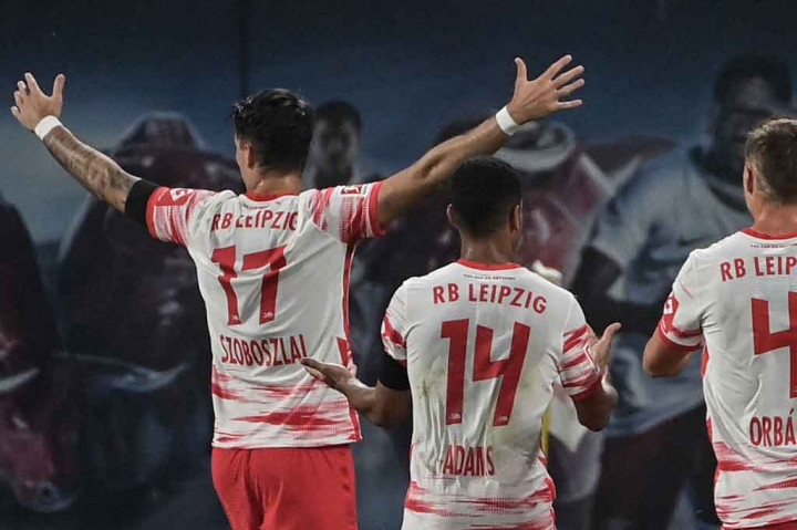 Pada menit ke-52, Leipzig memperoleh tendangan bebas di area sayap kiri ketika Christopher Nkunku dijatuhkan oleh Wataru Endo. Szoboszlai yang mengeksekusi tendangan bebas memilik langsung melepaskan tembakan ke gawang dan sukses menambah keunggulan tuan rumah jadi 3-0.