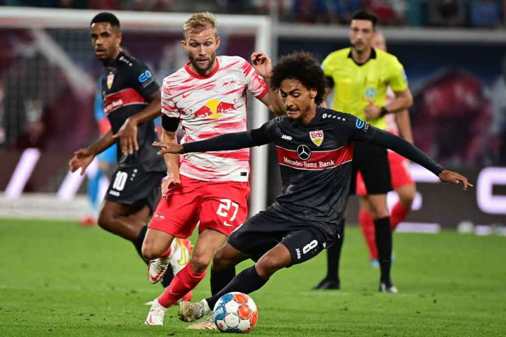 Dalam 10 menit terakhir Die Roten berjuang mati-matian untuk setidaknya mencetak gol balasan, tetapi tak satu pun dari lima percobaan mereka membuahkan hasil termasuk sundulan Endo yang bisa diamankan oleh Gulacsi demi memastikan skor 4-0 bagi Leipzig bertahan hingga bubaran.