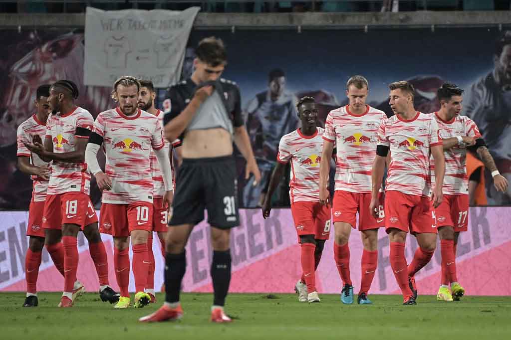 Hasil itu membuat Leipzig sementara menanjak ke peringkat ketiga klasemen dengan raihan tiga poin perdana musim ini, sedangkan Stuttgart (3) yang tadinya di puncak terjun bebas ke urutan ketujuh.