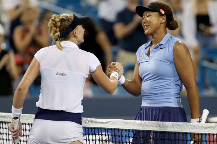 Petenis nomor dua dunia Naomi Osaka mengalami salah satu kekalahan terburuknya musim ini pada Kamis, 19 Agustus 2021 waktu setempat. Petenis asal Jepang tersebut kalah dari Jil Teichmann pada pertandingan 16 besar di ATP dan WTA Cincinnati Masters.