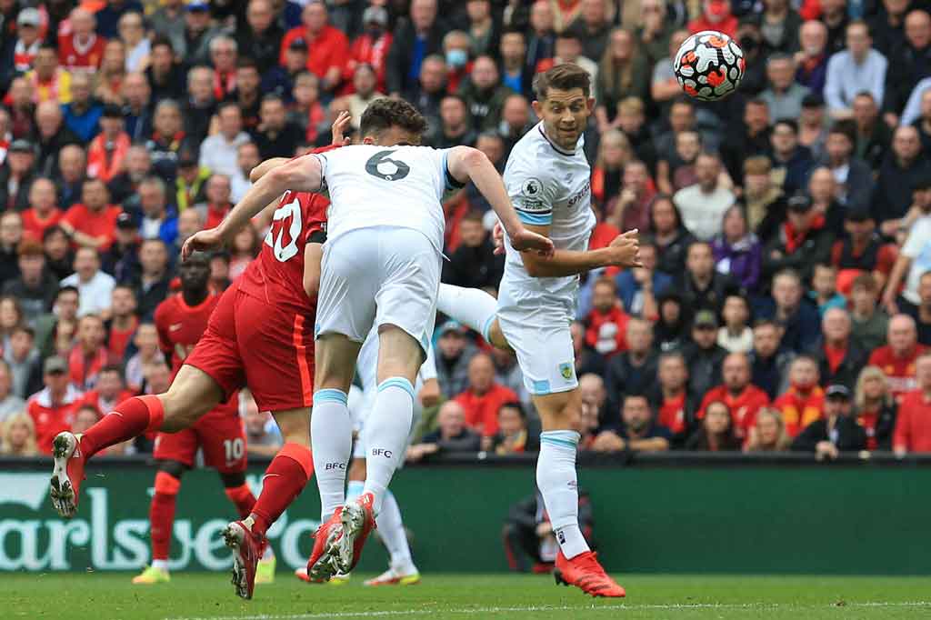 Bermain di hadapan pendukungnya sendiri, Liverpool menguasai jalannya pertandingan sejak awal laga. Mereka kemudian berhasil memecah kebuntuan pada menit ke-18 lewat sundulan Diogo Jota memaksimalkan umpan silang Kostas Tsimikas.