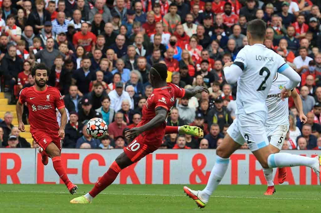 Setelah saling serang, Liverpool akhirnya berhasil menggandakan keunggulan saat laga memasuki menit ke-68 lewat Sadio Mane. Umpan Alexander-Arnold kali ini berhasil disambar Mane dengan tendangan kaki kanan yang merobek gawang Burnley untuk kedua kalinya.