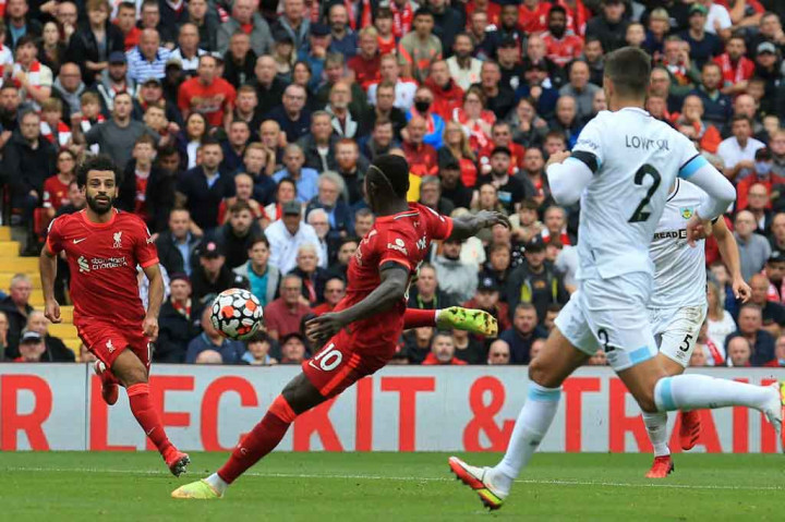Setelah saling serang, Liverpool akhirnya berhasil menggandakan keunggulan saat laga memasuki menit ke-68 lewat Sadio Mane. Umpan Alexander-Arnold kali ini berhasil disambar Mane dengan tendangan kaki kanan yang merobek gawang Burnley untuk kedua kalinya.