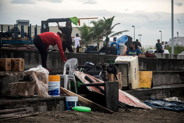 Pihak berwenang di negara bagian Veracruz mengatakan mereka telah menyiapkan 200 tempat penampungan dan mendesak penduduk untuk berlindung di tempat yang aman.