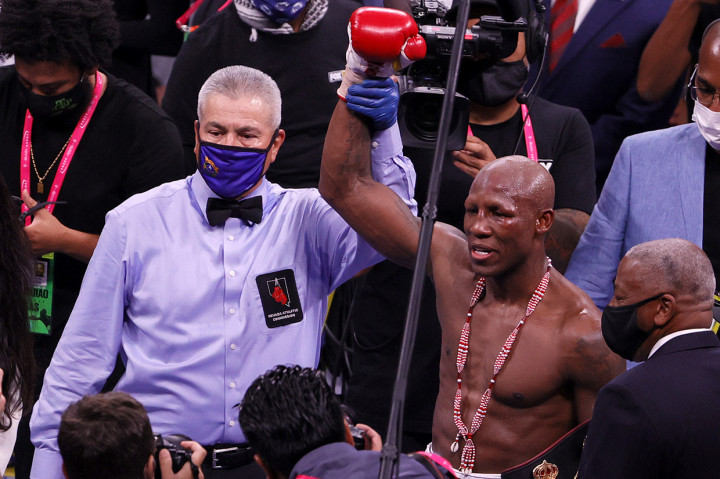 Duel Pacquiao vs Ugas hadir dalam partai 12 ronde di T Mobile Arena, Las Vegas, Amerika Serikat, Minggu, 22 Agustus 2021.