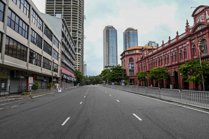 Suasana pusat kota Kolombo tampak sepi selama penerapan penguncian ketat atau lockdown, Sri Lanka. 