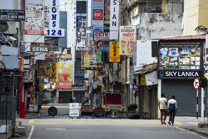 Pemerintah Sri Lanka menerapkan penguncian ketat atau lockdown skala nasional selama 10 hari ketika kasus Covid-19 kembali melonjak.