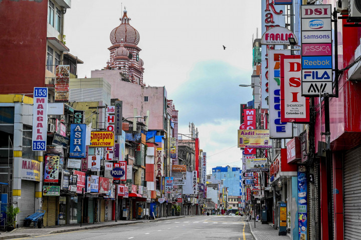 Penerapan lockdown ini membuat ibu kota Sri Lanka mendadak sepi. 