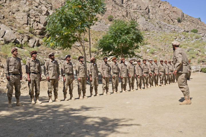 Personel baru pasukan keamanan Afghanistan saat menjalani pelatihan militer di daerah Bandejoy, Distrik Dara, Provinsi Panjshir, Afghanistan.