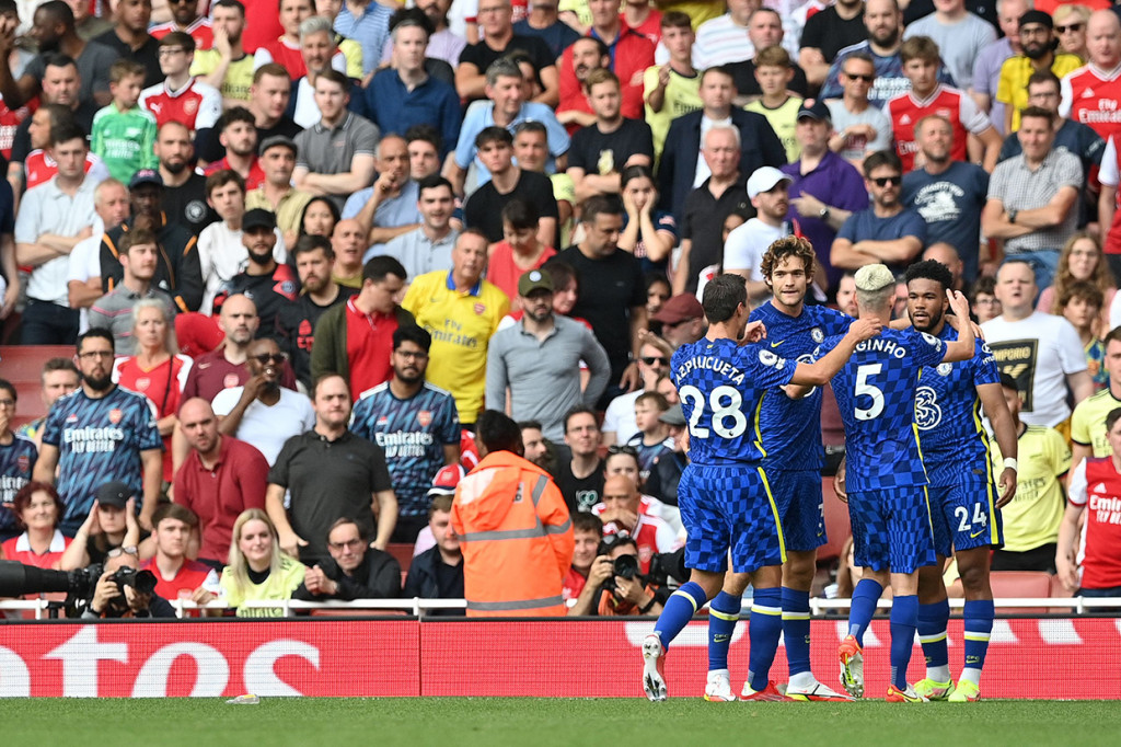 Hasil itu membuat Chelsea sementara memuncaki Klasemen Liga Inggris sementara dengan enam poin dan selisih gol +5. Sedangkan Arsenal, terjerembab ke peringkat ke-19 dengan 0 poin dan -4 gol. 