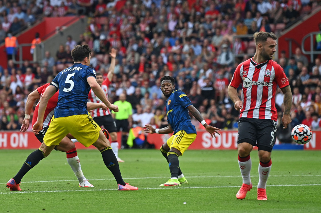 Southampton membuka keunggulan lebih dulu melalui gol bunuh diri Fred pada menit ke-30. 