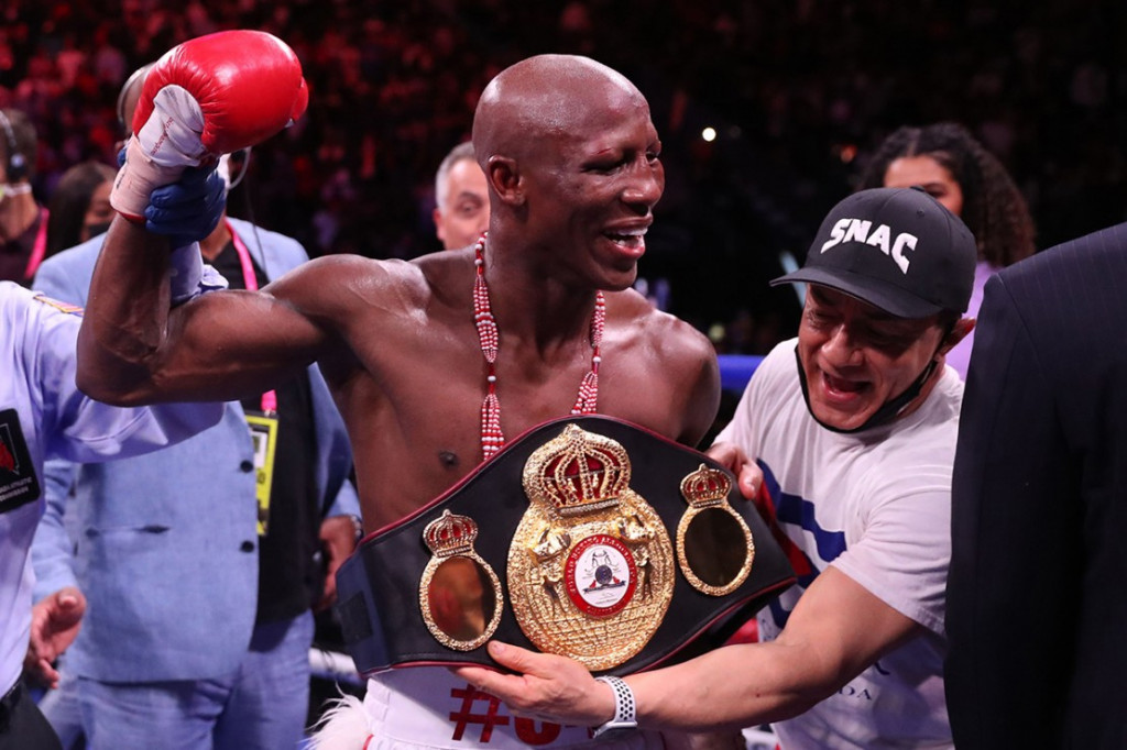 Yordenis Ugas berhasil mengalahkan Manny Pacquiao dalam duel perebutan gelar juara dunia tinju kelas welter (super) WBA.