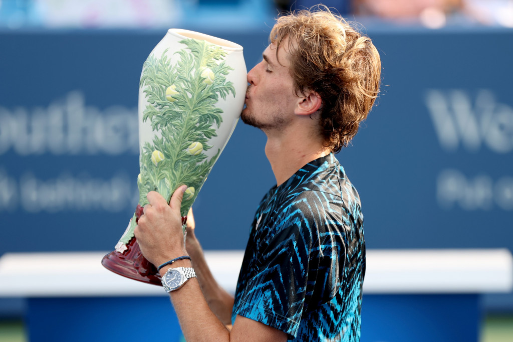 Alexander Zverev keluar sebagai juara tunggal putra Cincinnati Masters 2021.