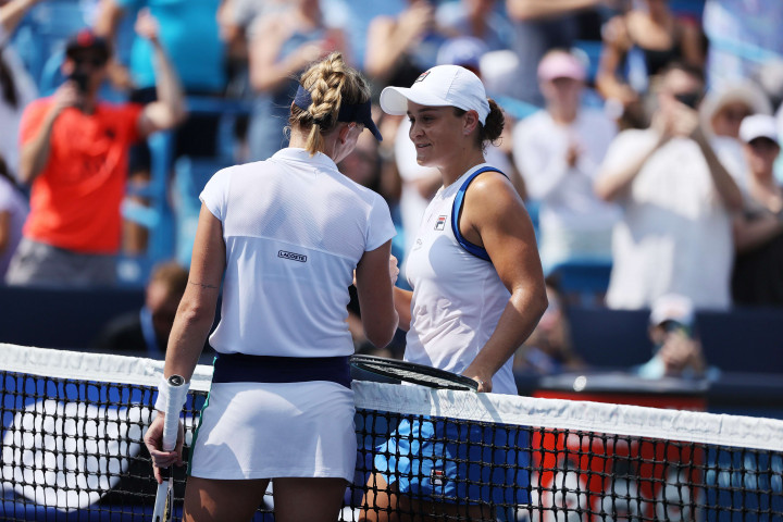Namun, ia tidak bisa menandangi Barty sang juara Wimbledon yang memperpanjang rekor kemenangannya dalam WTA Tour musim ini menjadi 40 laga. 