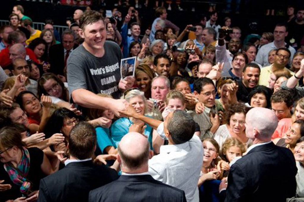 Vovkovinskiy menikmati momen ketenaran pada 2009 ketika presiden saat itu Barack Obama melihatnya menjulang di atas kerumunan di sebuah rapat umum politik. Vovkovinskiy mengenakan kaus oblong yang menyebutnya 