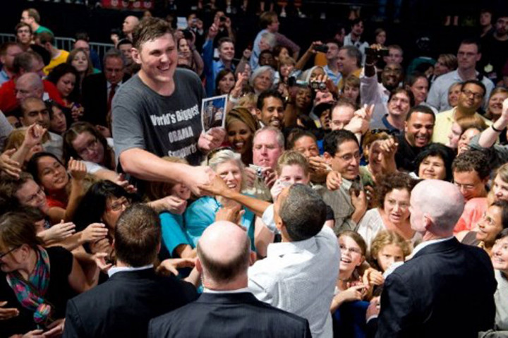 Vovkovinskiy menikmati momen ketenaran pada 2009 ketika presiden saat itu Barack Obama melihatnya menjulang di atas kerumunan di sebuah rapat umum politik. Vovkovinskiy mengenakan kaus oblong yang menyebutnya 