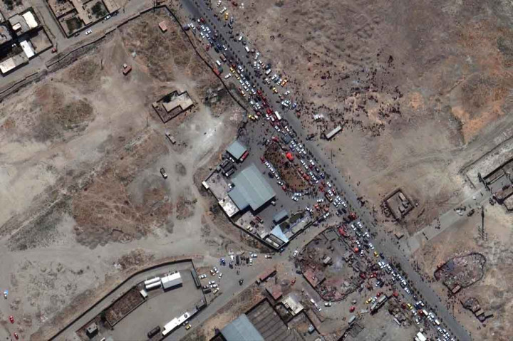 Lebih dari 10 ribu orang telah dievakuasi dari Bandara Internasional Hamid Karzai dalam 12 jam hingga Senin pukul 3:00 sore (1900 GMT), kata pejabat itu, memperbarui angka yang diberikan pada hari sebelumnya oleh Pentagon.