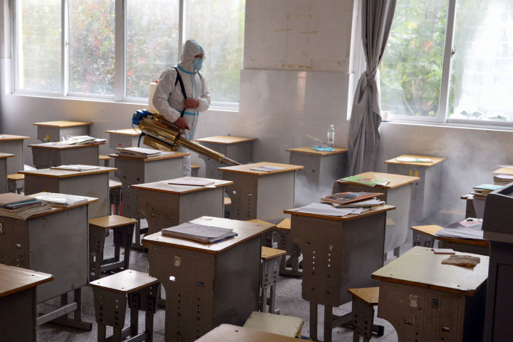 Sejumlah sekolah di Tiongkok bersiap menyambut semester baru setelah untuk pertama kalinya tidak ada kasus baru penularan Covid-19 secara lokal sejak Juli lalu. 