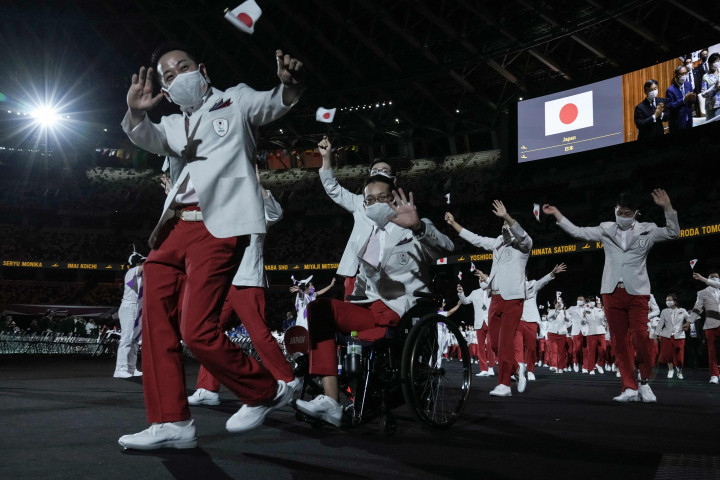 Defile kontingen Jepang menjadi yang terakhir masuk. Hal tersebut dikarenakan sebagai tuan rumah. 