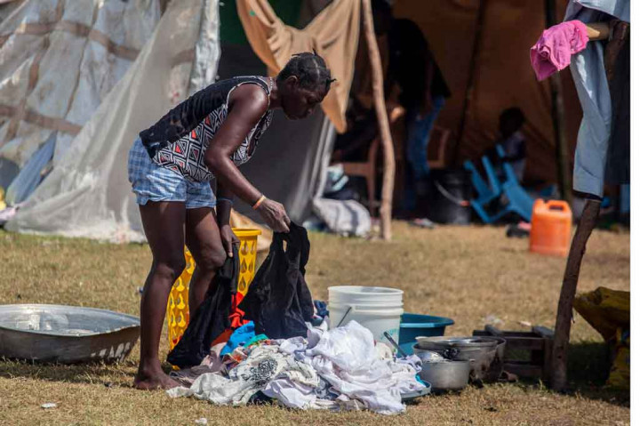 Sekitar 200 orang tinggal di kamp yang sama dengan Guerrier, di mana privasi hampir tidak mungkin. Karena khawatir diserang, Guerrier tidak sepenuhnya melepas pakaiannya untuk mandi dan selalu menunggu sampai gelap untuk mencuci agar orang lain tidak bisa melihatnya. 