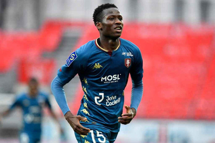 Klub Liga Premier Inggris Tottenham Hotspur resmi menebus gelandang muda Metz Pape Matar Sarr seharga 14,6 juta poundsterling atau sekitar Rp288 miliar.