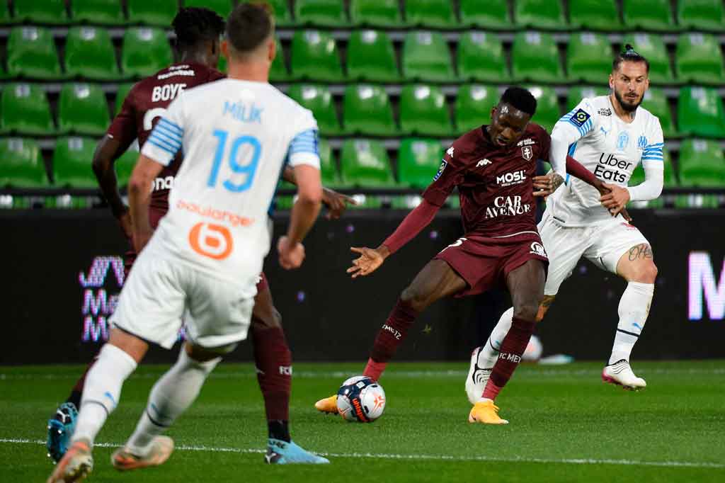 Diperkirakan Pape Matar Sarr akan hadir ketika pertandingan antara Tottenham melawan Watford di Liga Premier Inggris pada Sabtu, 28 Agustus 2012 dan melewatkan laga antara Metz kontra Clermont.