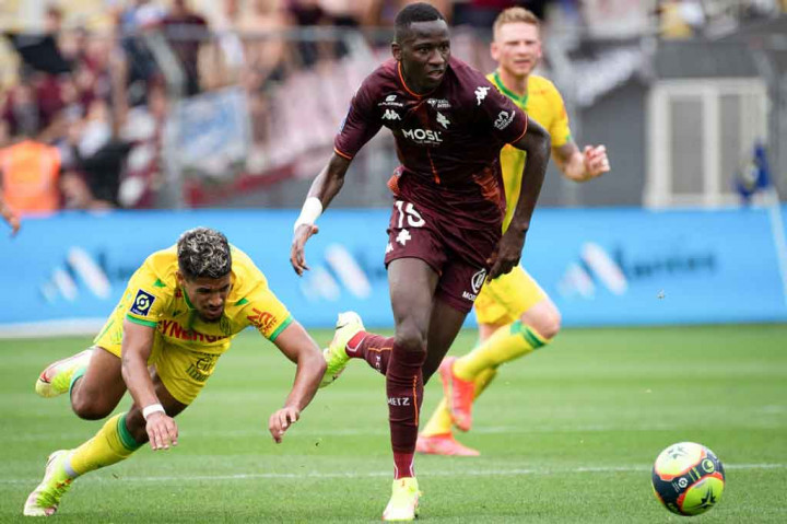 Pape Matar Sarr datang ke Metz pada 2020 dan berhasil membukukan 28 penampilan serta menyumbangkan 4 gol dan 1 assist.