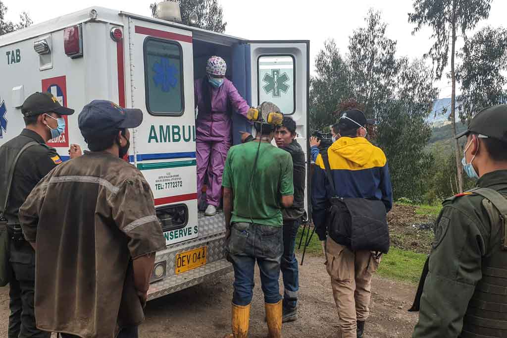 Menurut penyiar Caracol, para penambang berada di kedalaman 500 meter ketika ledakan yang dipicu oleh penumpukan gas metana terjadi.
