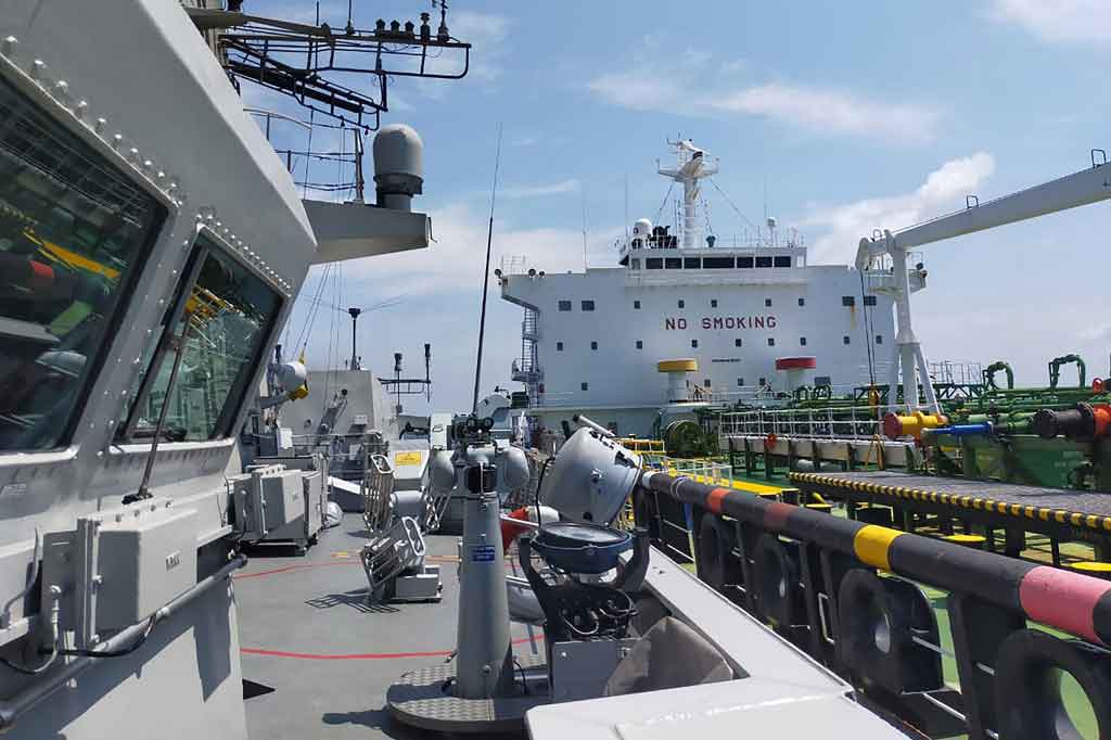 MT Strovolos berbendera Bahama diamankan oleh KRI John Lie-358 pada 27 Juli di lepas pantai Anambas, Kepulauan Riau, beberapa hari setelah Phnom Penh mengeluarkan red notice pada Interpol untuk menyita kapal tersebut atas tuduhan mencuri minyak mentah kerajaan tersebut.