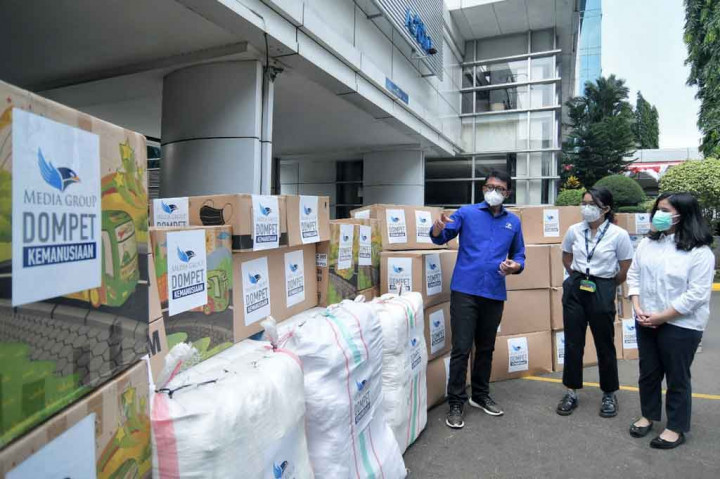 Dompet Kemanusiaan Media Group (DKMG) menyalurkan bantuan untuk para tenaga medis yang menangani pandemi covid-19 melalui organisasi Co-Hope.