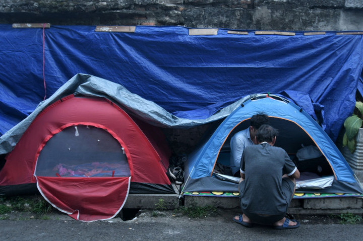 Sebanyak 20 pencari suaka asal Afghanistan kembali menempati ruas jalan Kebon Sirih Barat Satu, Jakarta.