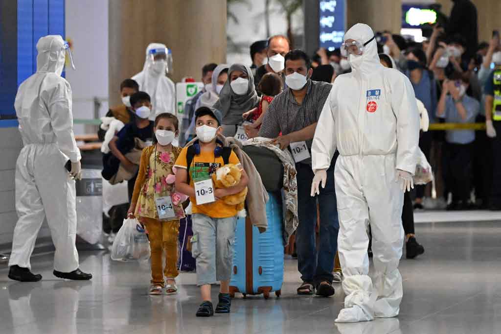Sedikitnya dua penerbangan membawa 391 orang, termasuk keluarga pekerja di kedutaan Korea, Badan Kerja Sama Internasional Korea (KOICA), sebuah rumah sakit, dan lembaga pelatihan kejuruan dan pangkalan militer yang dikelola pemerintah Korea.