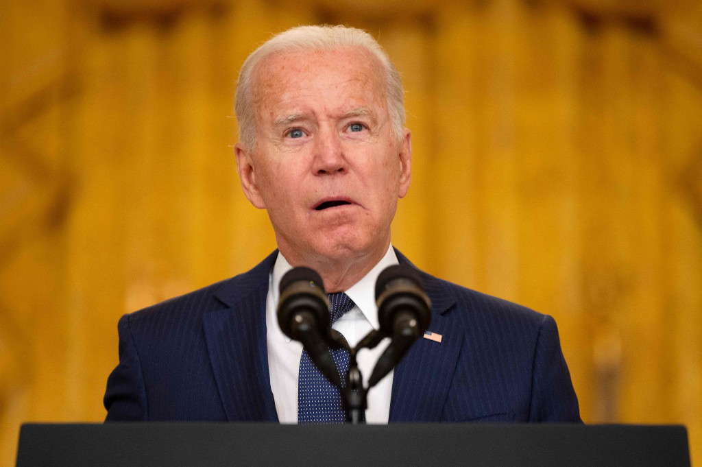 Biden juga meminta Kementerian Pertahanan AS yang berkantor di Pentagon untuk mengembangkan rencana serangan balik.